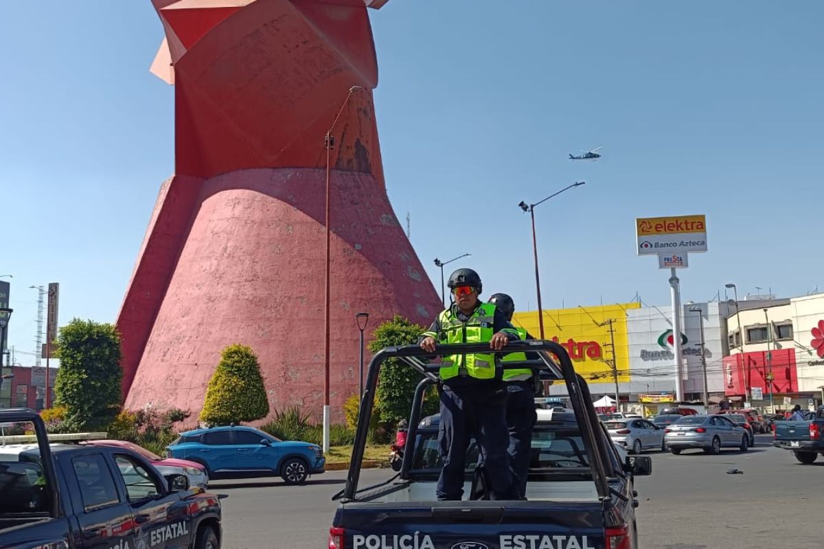Policías estatales realizaron recorridos en centros comerciales del Edomex. Foto: Especial