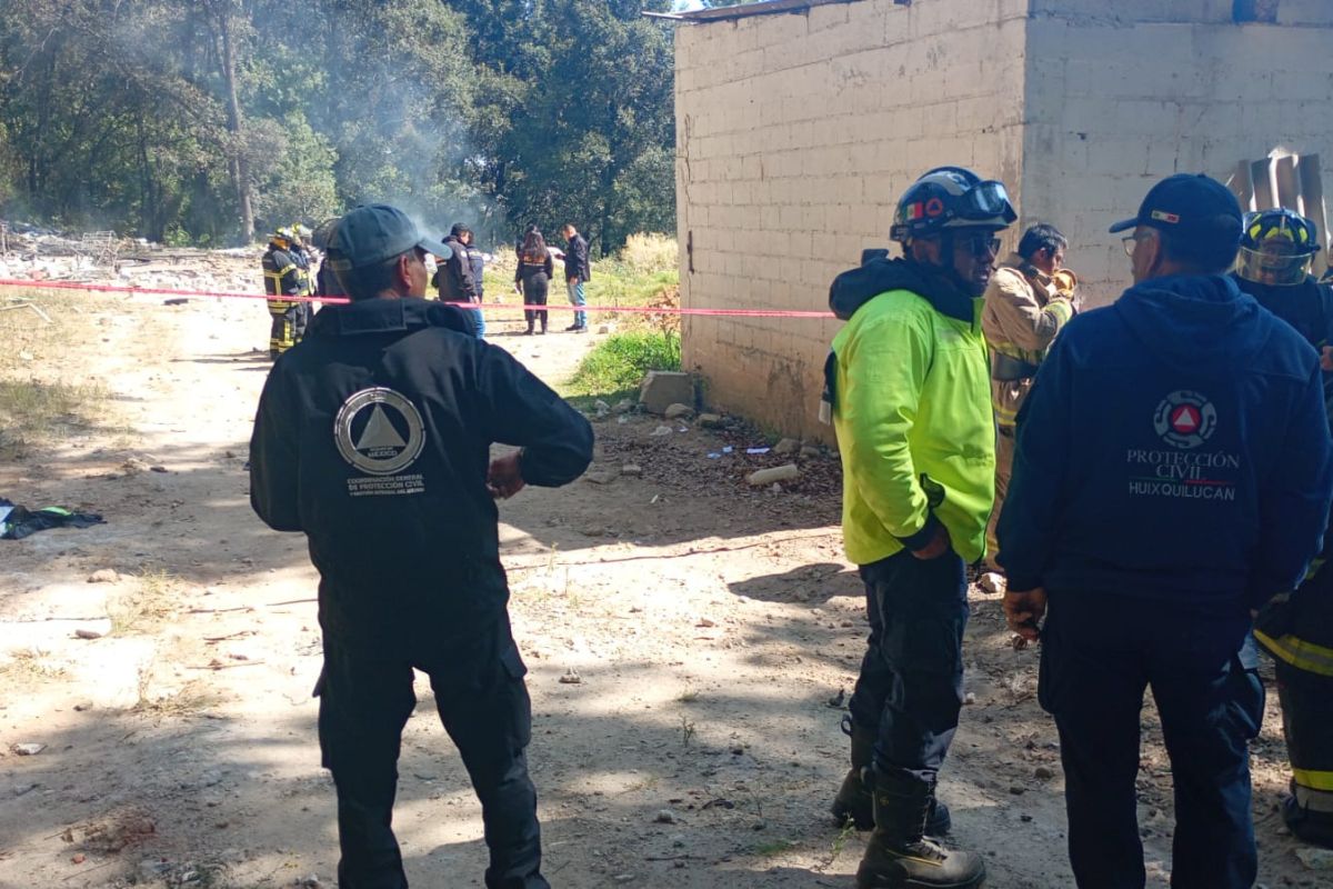 Equipos de emergencia aseguran la zona tras la explosión en Huixquilucan. Foto: Especial