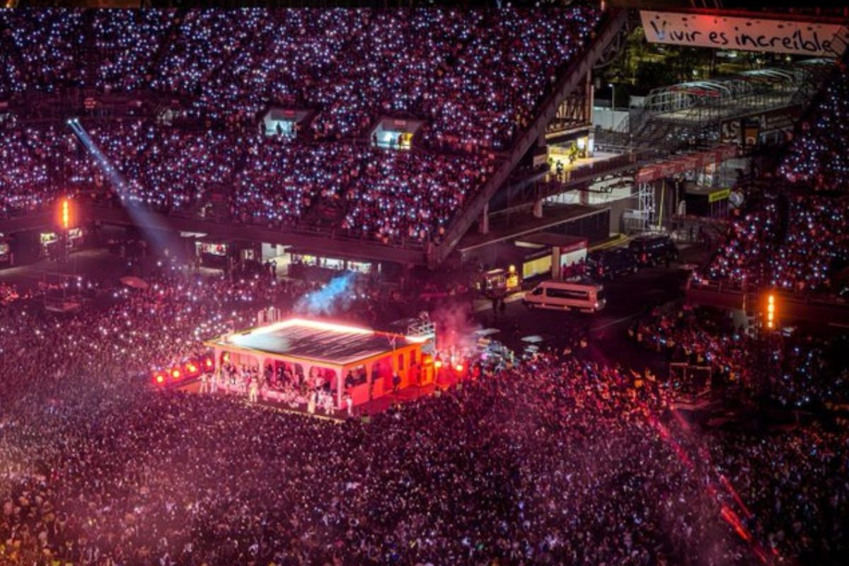 Producción monumental del tour ilumina el cielo capitalino. Foto: Especial