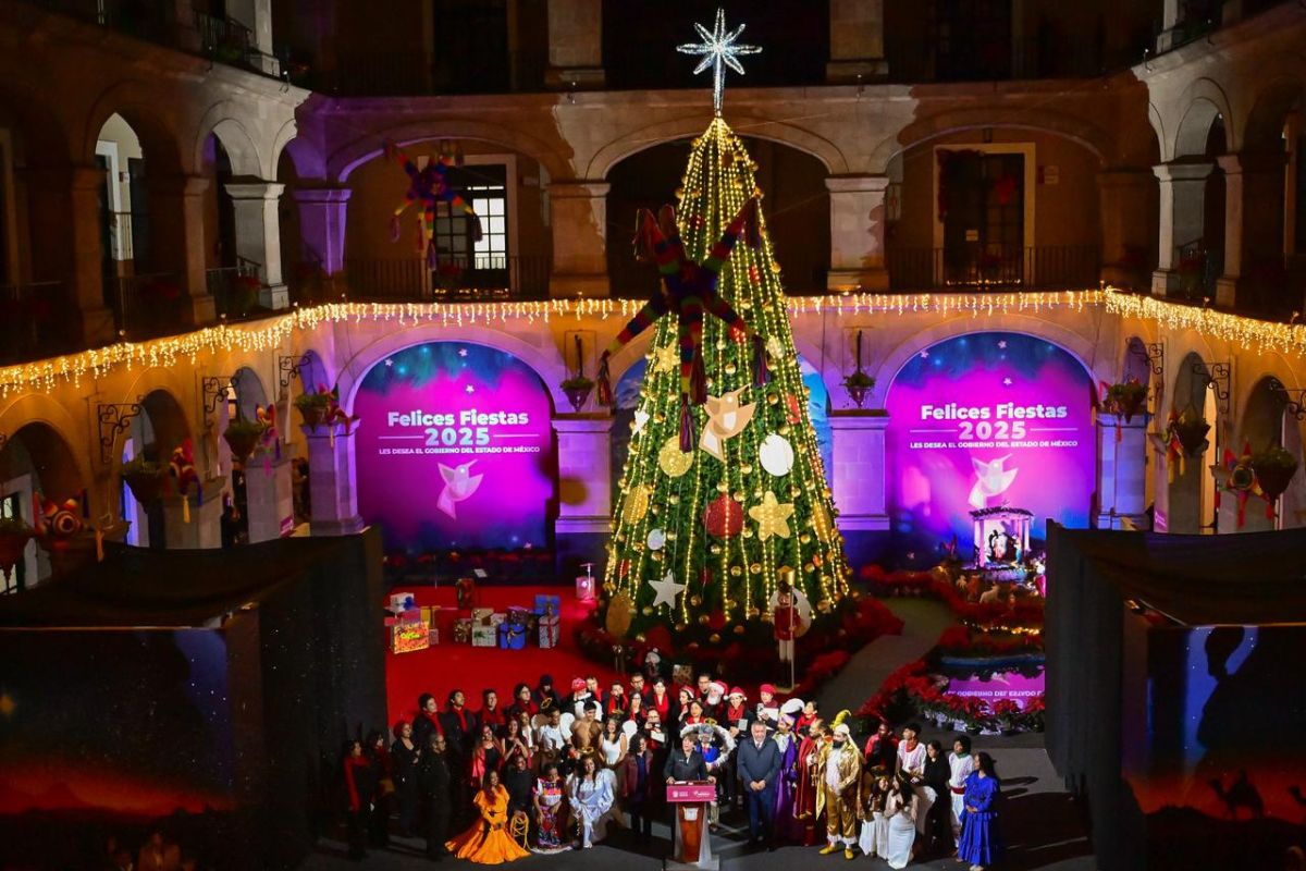 Funcionarios estatales acompañaron a la mandataria en el arranque decembrino. Foto: Especial