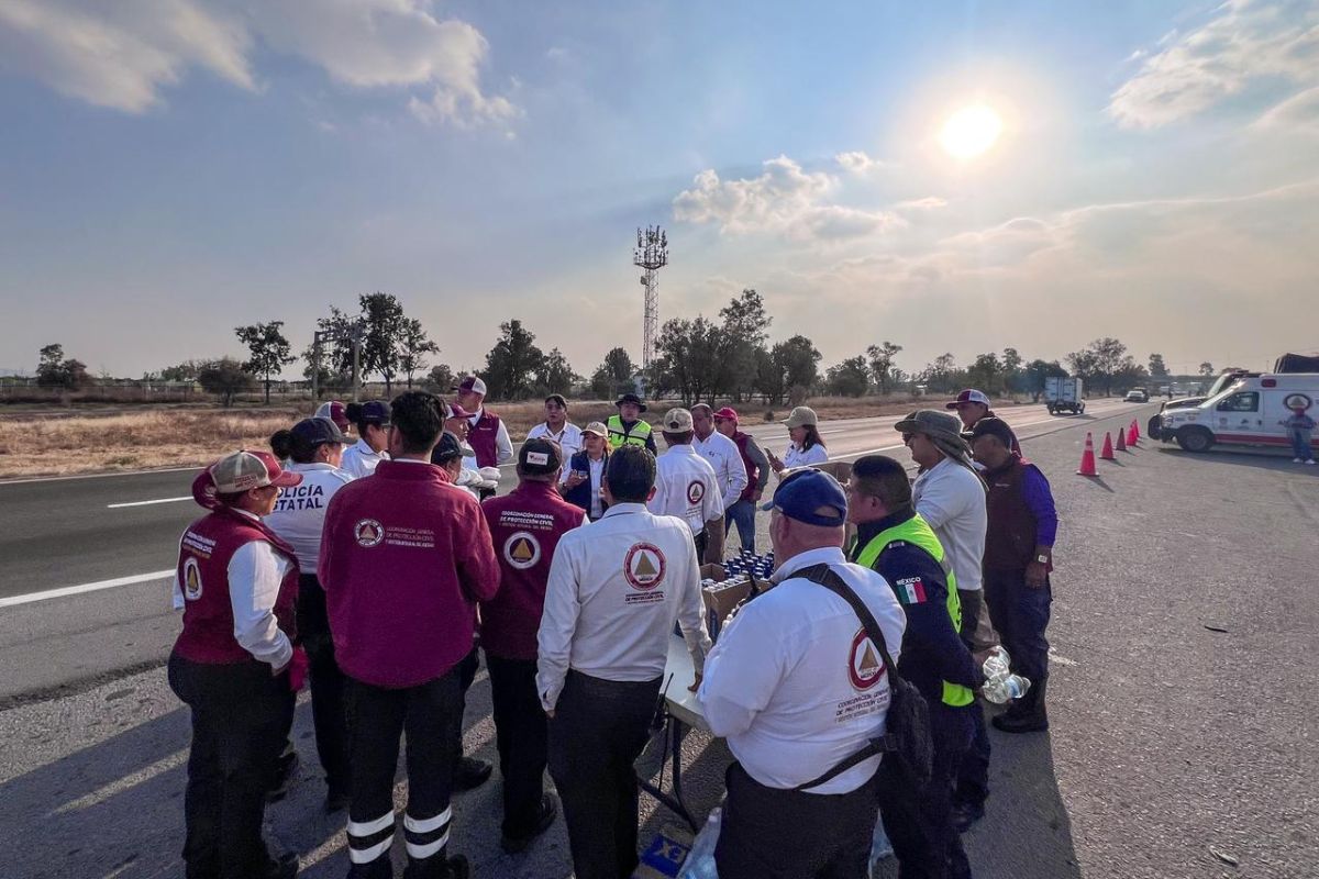 Elementos de Protección Civil supervisan la ruta de peregrinos en Peñón–Texcoco. Foto: Especial