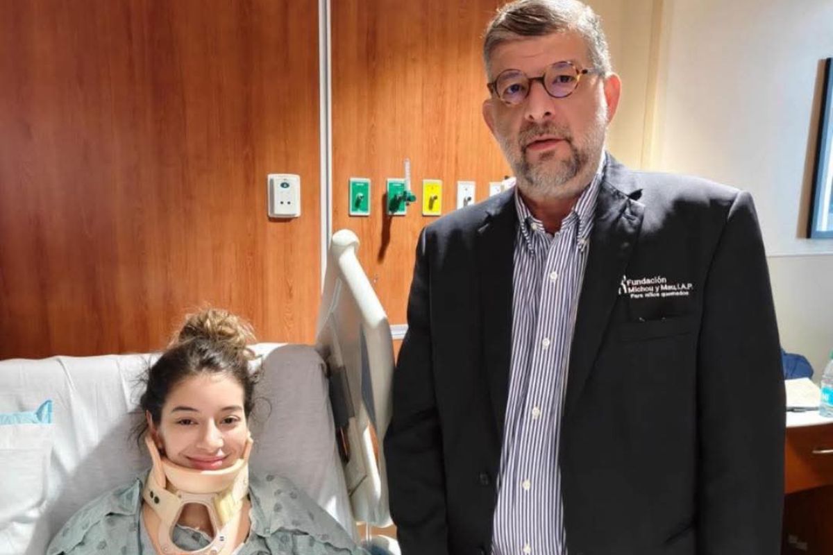 El doctor Yannick Nordin acompañó a la enfermera sobreviviente del accidente de Galveston. Foto: Fundación Michou y Mau