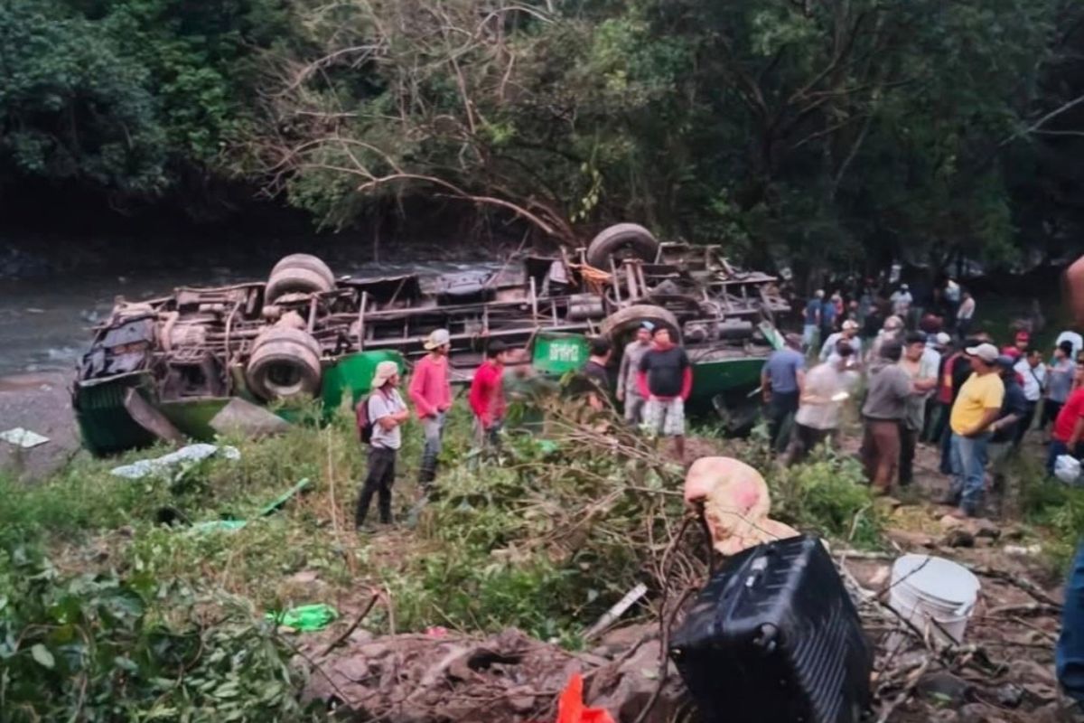 Equipos de rescate trabajaron durante horas para auxiliar a las víctimas. Foto: Especial