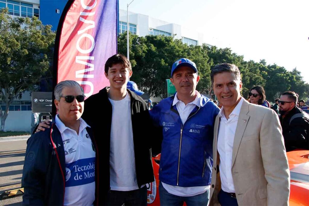 El Tec de Monterrey campus Querétaro recibió la llegada de la Carrera Panamericana 2025 con la presencia de dos carros especiales
