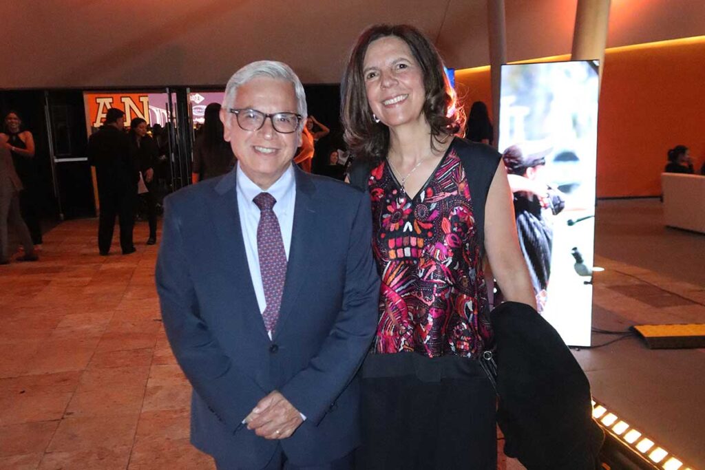 La Universidad Anáhuac Querétaro festejó la cena gala llamada Tejiendo memorias e hilando historias impulsando oportunidades de desarrollo