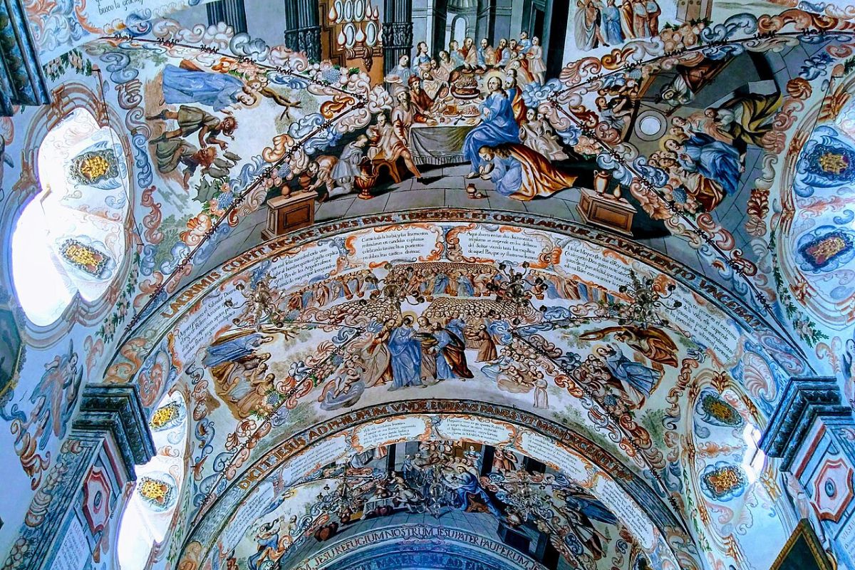 Frescos monumentales cubren muros y techos del Santuario de Atotonilco. Foto: Especial