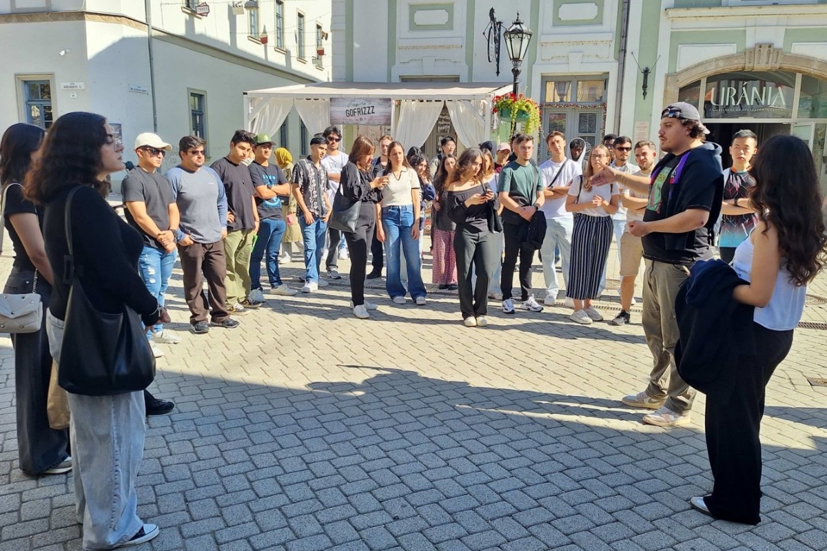 Estudiantes de la UPSRJ concluyen estudios de especialización en Hungría