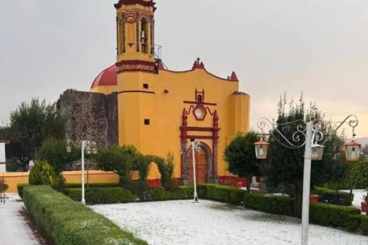 Calles de Teotihuacán cubiertas de granizo. Foto: Especial