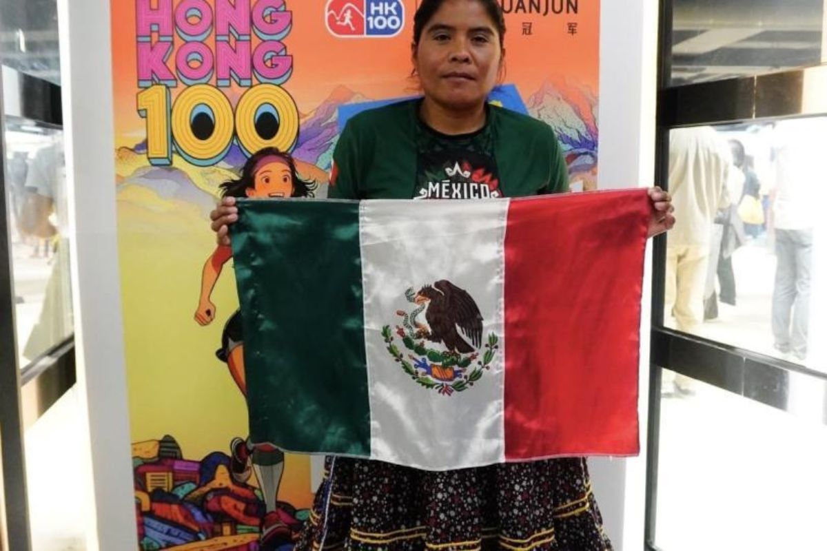 Lorena Ramírez compitió con traje tradicional en el Hong Kong 100. Foto: México Imparable
