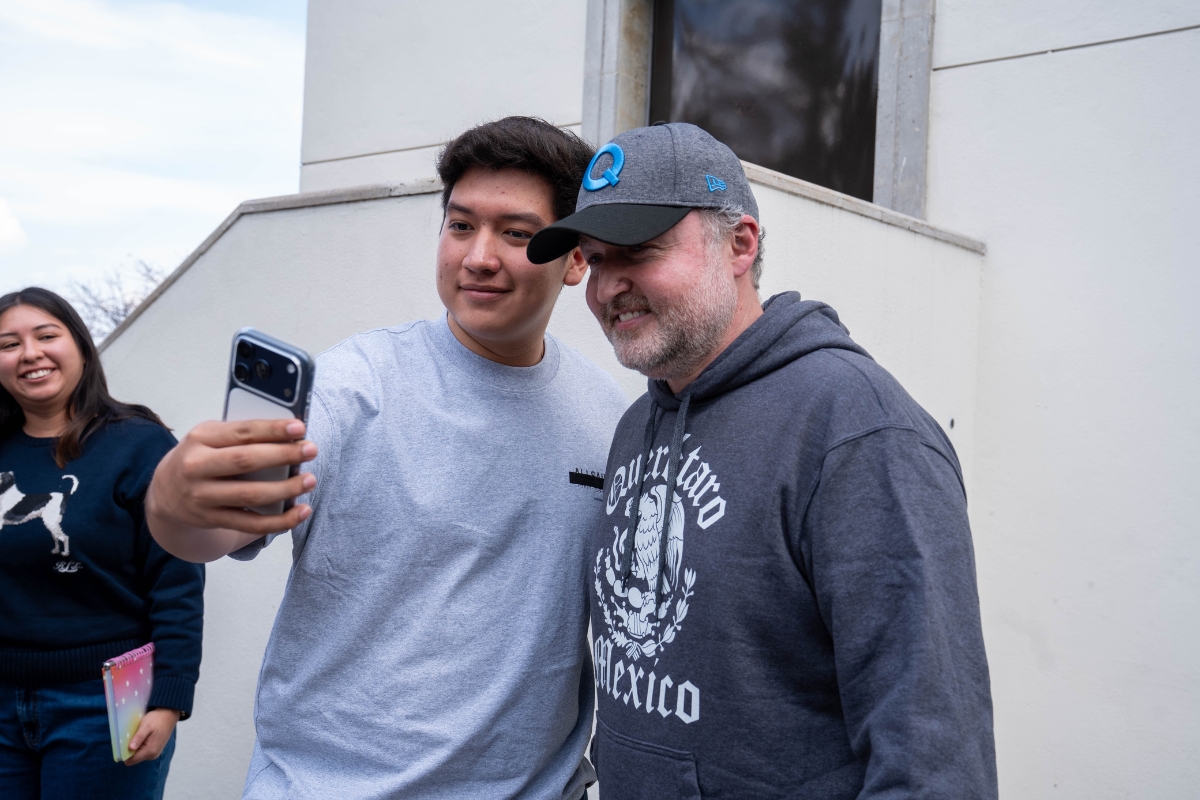 Marc Spiegel comparte en la Anáhuac Querétaro su visión para Gallos Blancos