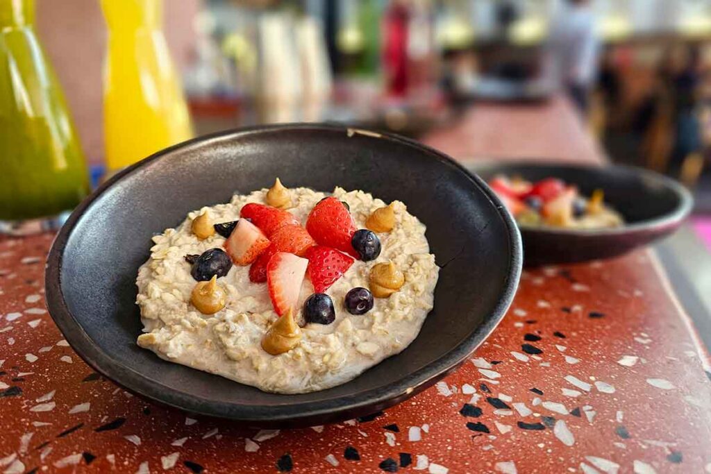 Un grupo de mujeres practicaron yoga en las instalaciones del restaurante queretano de cocina japonesa Sōko