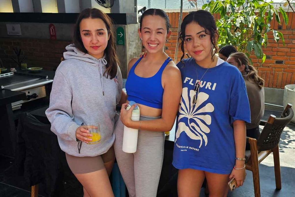 Un grupo de mujeres practicaron yoga en las instalaciones del restaurante queretano de cocina japonesa Sōko