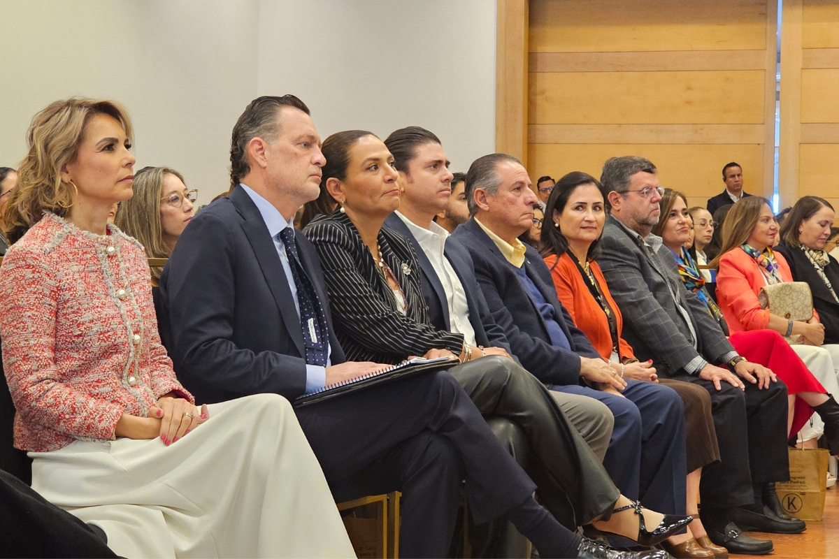 Mauricio Kuri González compartió la iniciativa estatal para regular el uso de celulares en escuelas durante su intervención en el encuentro / Foto: Especial