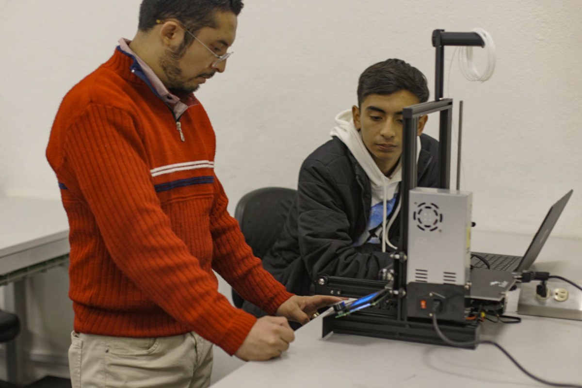 La UPSRJ fortalece la formación en Industria 4.0 con laboratorios especializados en robótica y programación avanzada. / Foto: Especial