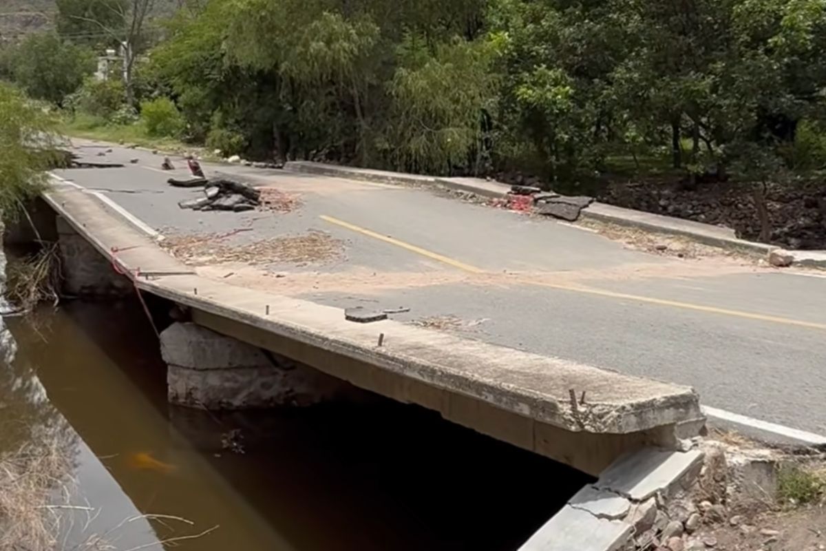 Avanza reconstrucción de puentes derrumbados en Querétaro tras intensas lluvias del año pasado