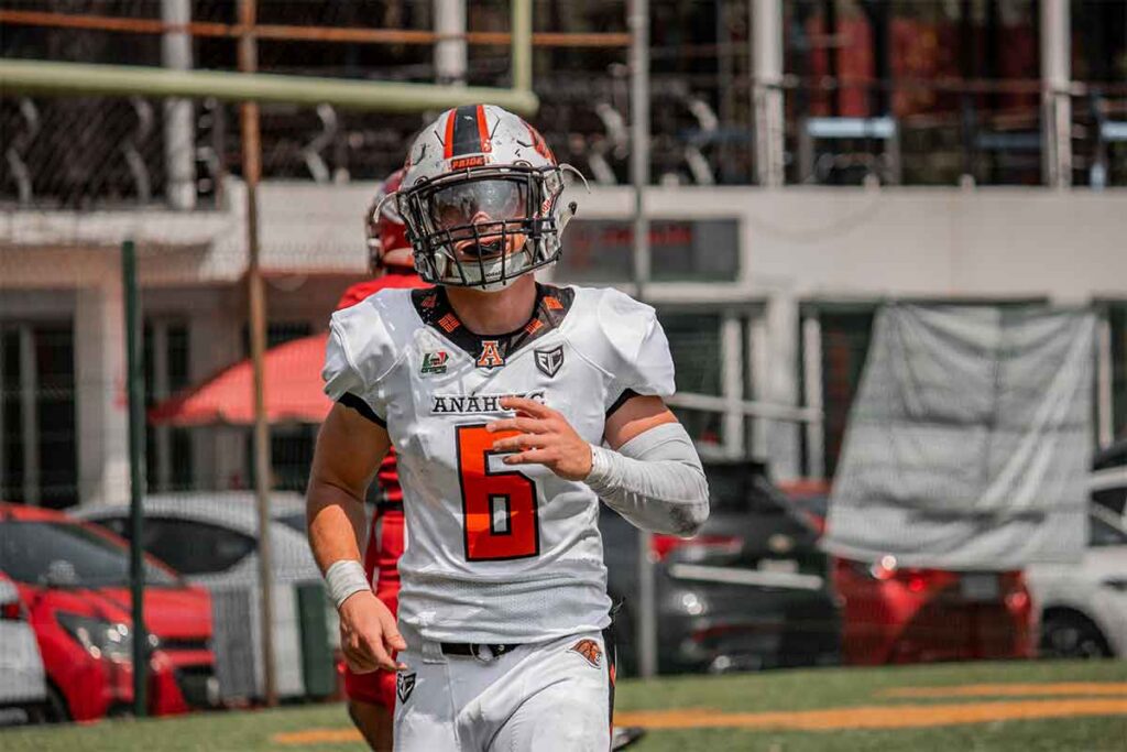 Axel Fernández es un joven estudiante de la Universidad Anáhuac Querétaro, que es corredor en el equipo de Leones Anáhuac