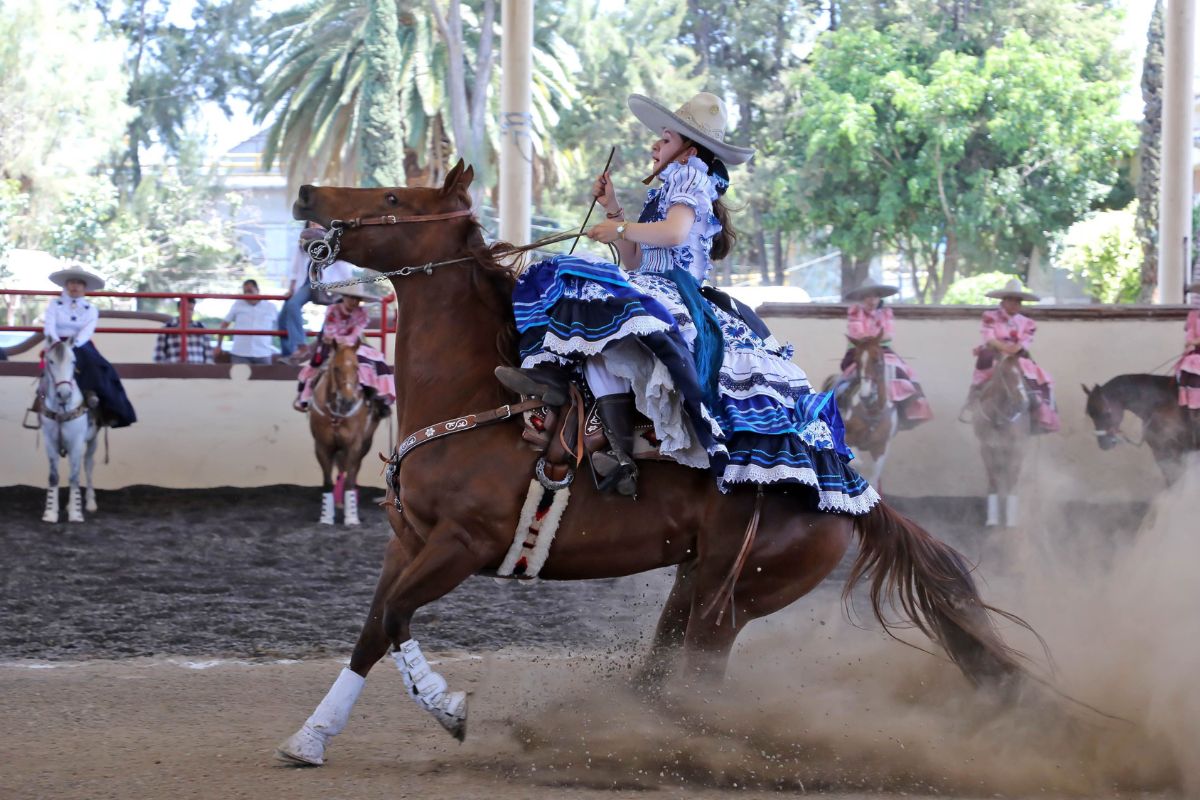 La charrería combina arte ecuestre, deporte y tradición. Foto: Cuartoscuro