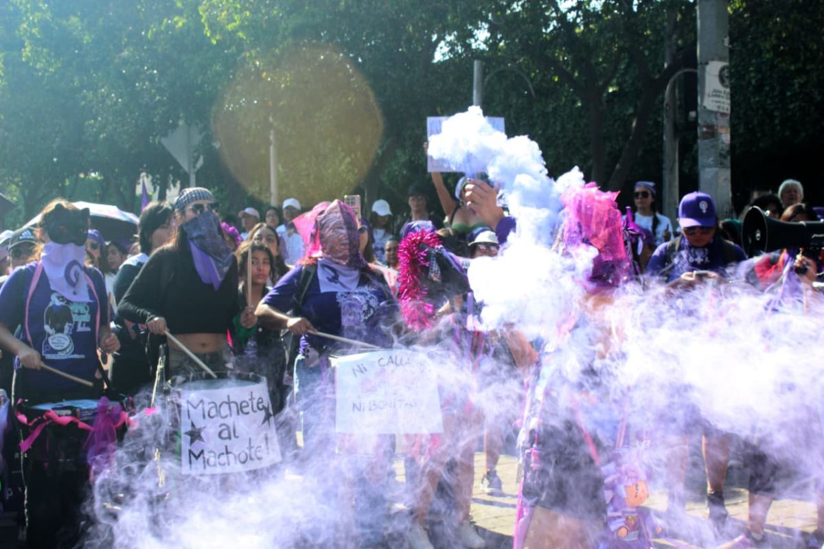 Miles de mujeres hacen sentir su voz en marcha del 8M en Querétaro