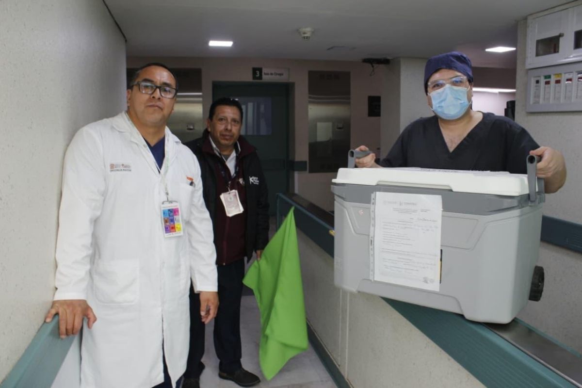 Personal médico coordina el envío de tejido entre hospitales mexiquenses. Foto: Especial