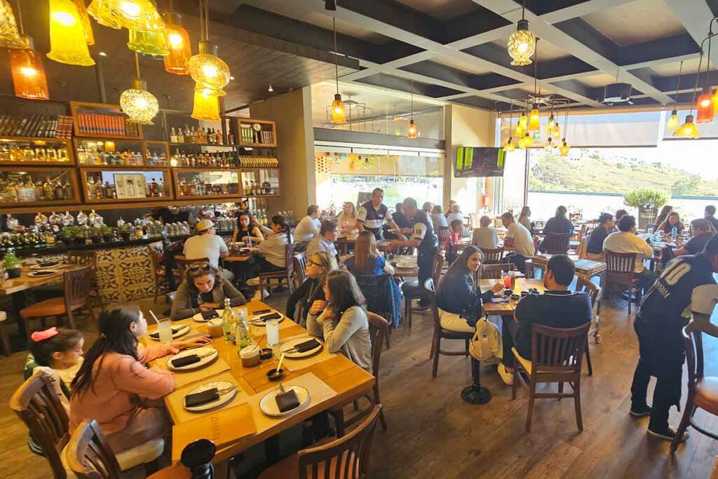 Así fue el octavo aniversario del restaurante queretano La Bocha Náutica, que festejo con sus clientes y amigos