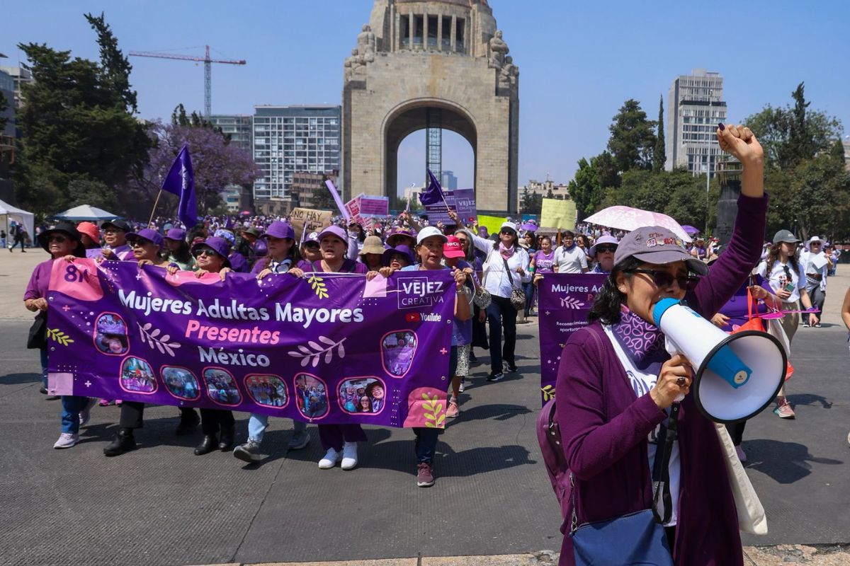 Mujeres abarrotan calles de CDMX por marcha del 8M