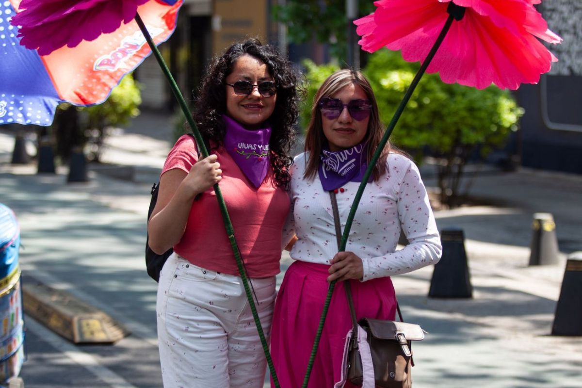 Mujeres abarrotan calles de CDMX por marcha del 8M