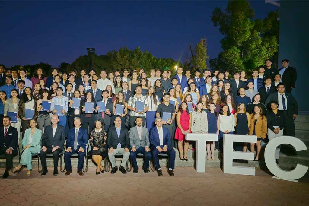 El Tec de Monterrey campus Querétaro celebró la entrega del a Beca al Talento Académico reconociendo a jóvenes brillantes