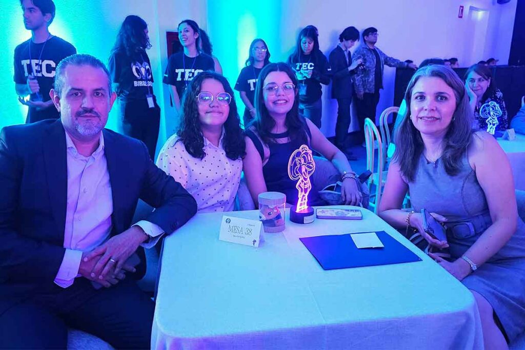 El Tec de Monterrey campus Querétaro celebró la entrega del a Beca al Talento Académico reconociendo a jóvenes brillantes