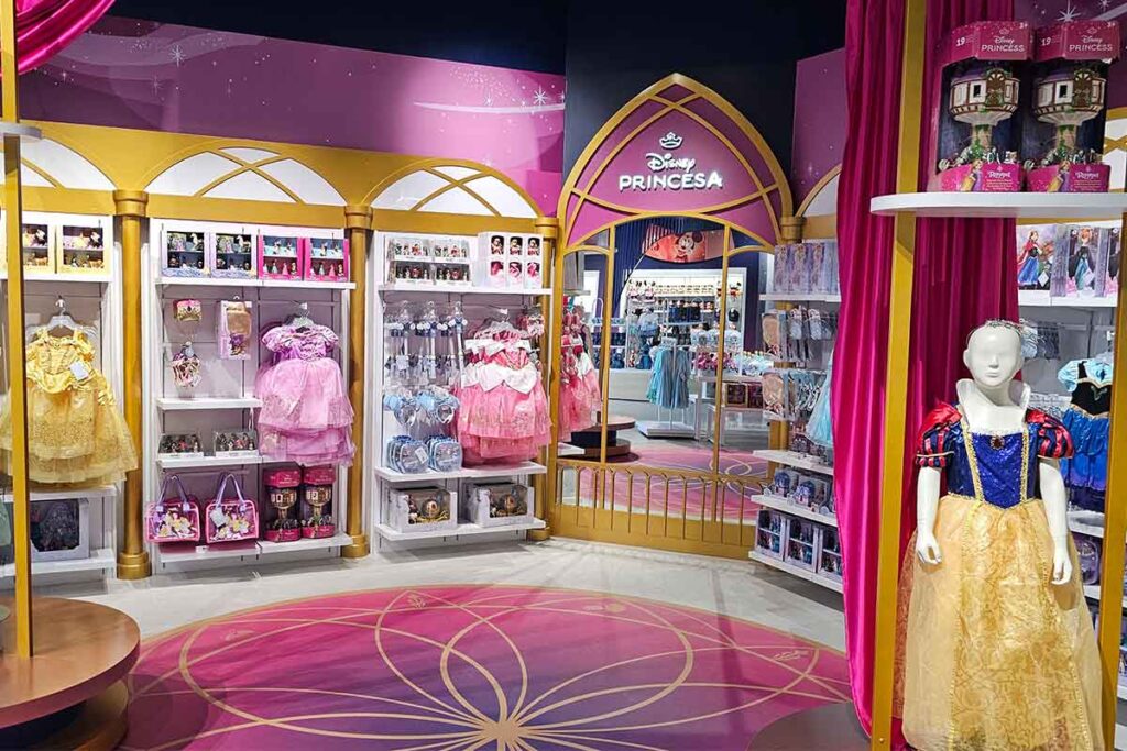 Inauguración de la primera Disney Store Querétaro