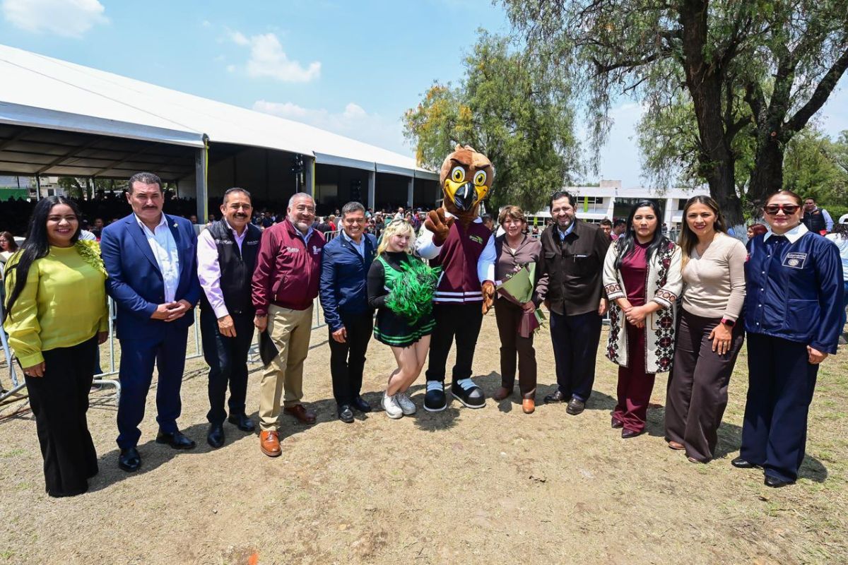 Delfina Gómez encabeza entrega de apoyos en Coacalco. El programa busca reducir abandono escolar en la entidad.Foto: Especial