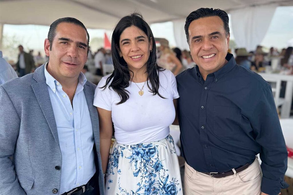 Personalidades asisten a la colocación de la primera piedra del desarrollo queretano Preserve Country de la empresa CR México