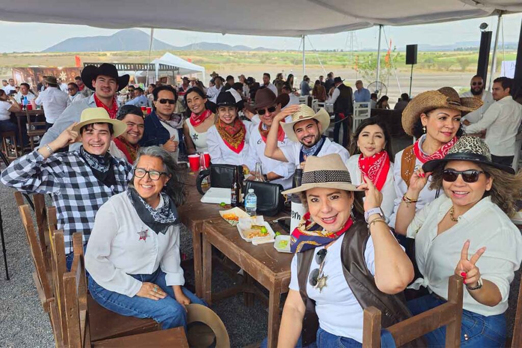 Personalidades asisten a la colocación de la primera piedra del desarrollo queretano Preserve Country de la empresa CR México