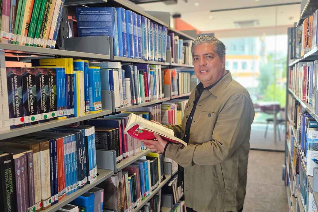 Enrique Álvarez Garibay imparte las las materias de Marketing Deportivo y Marketing Turístico en la Universidad Anáhuac Querétaro