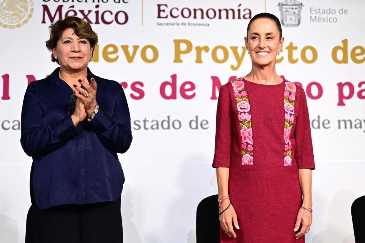 Claudia Sheinbaum y Delfina Gómez encabezaron el anuncio en la planta de GM Toluca. El ensamblaje del Aveo en México iniciará a partir de 2027. Foto: Especial