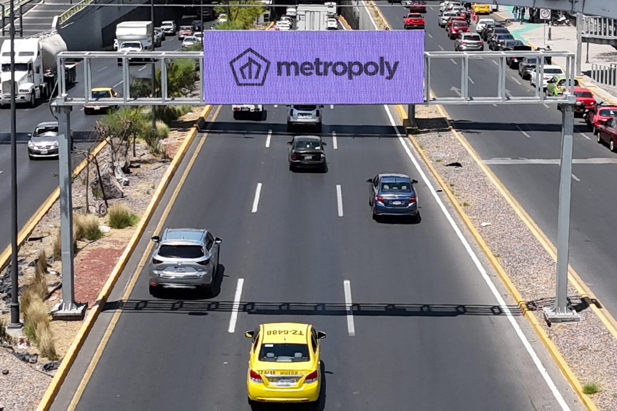 Pantallas Digitales en Av. 5 de Febrero. Imperdibles formatos en una de las avenidas con mayor tránsito de la capital queretana.