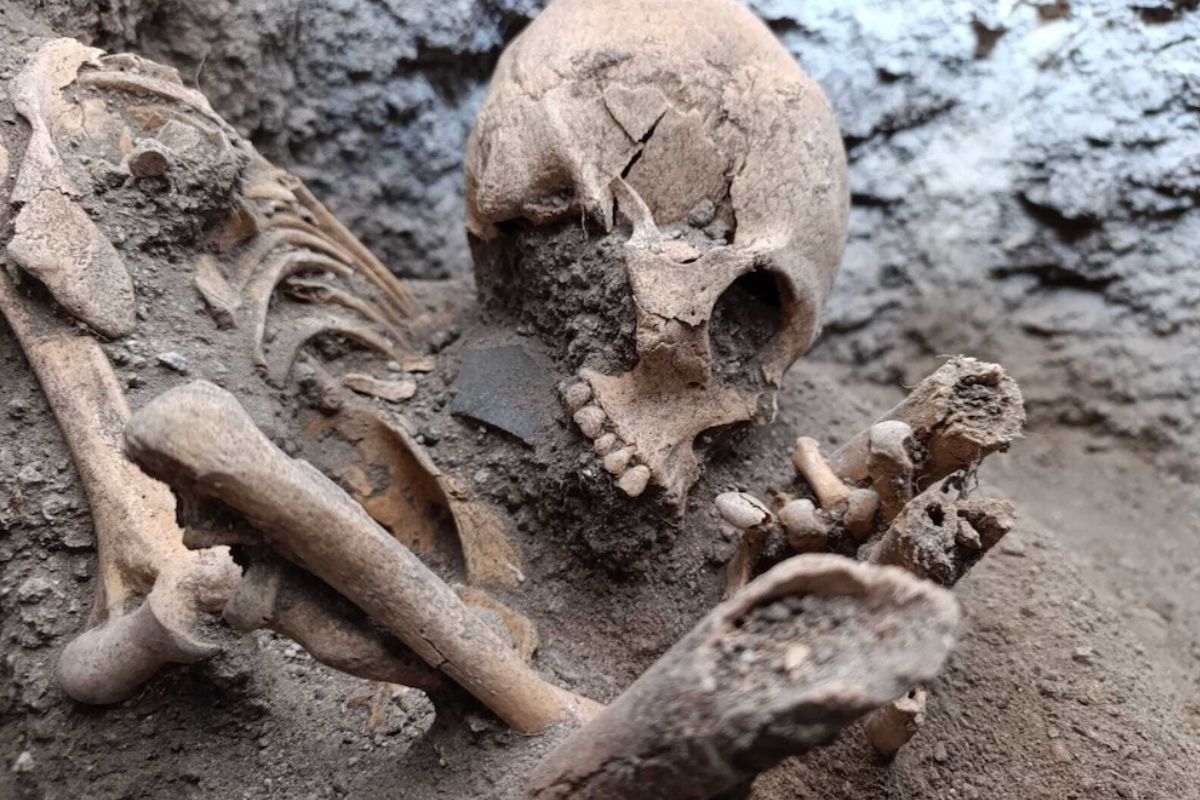 El hallazgo incluye entierros colectivos y ofrendas con más de mil 500 años de antigüedad. Foto: INAH