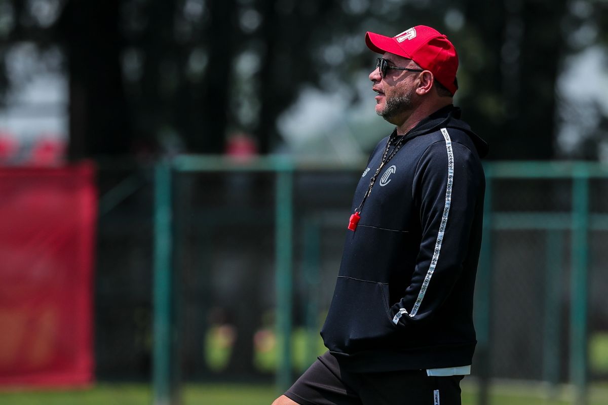 Mohamed es uno de los pocos entrenadores campeones con cuatro clubes distintos en la Liga MX. Foto: Toluca FC.