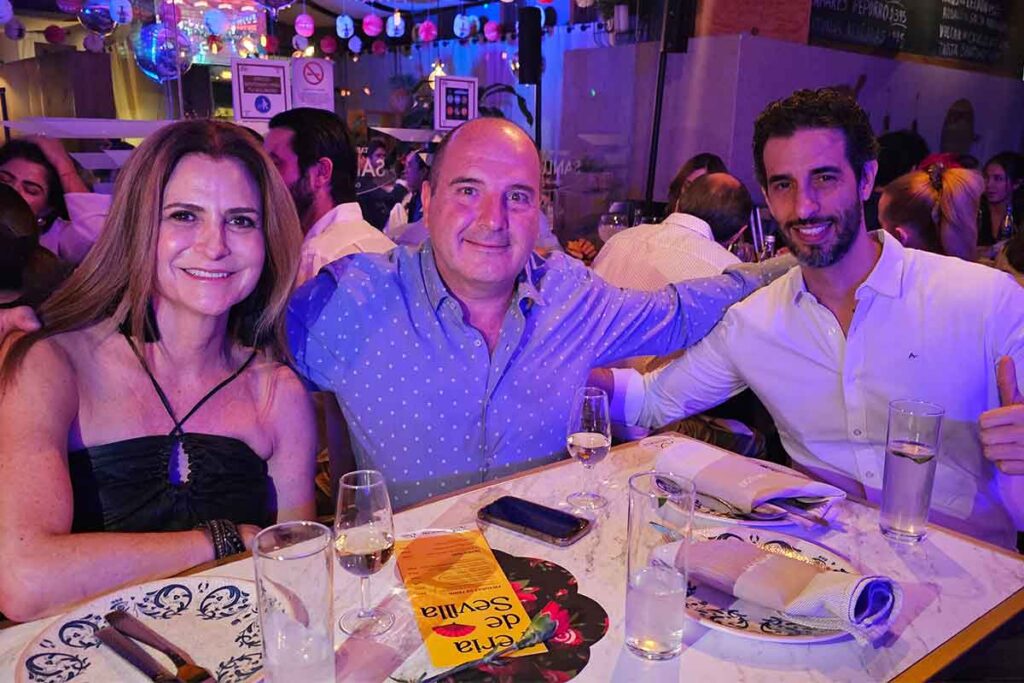 El restaurante de cocina española Sanlúcar festejó su décimo aniversario con la Feria de Sevilla en compañía de sus comensales