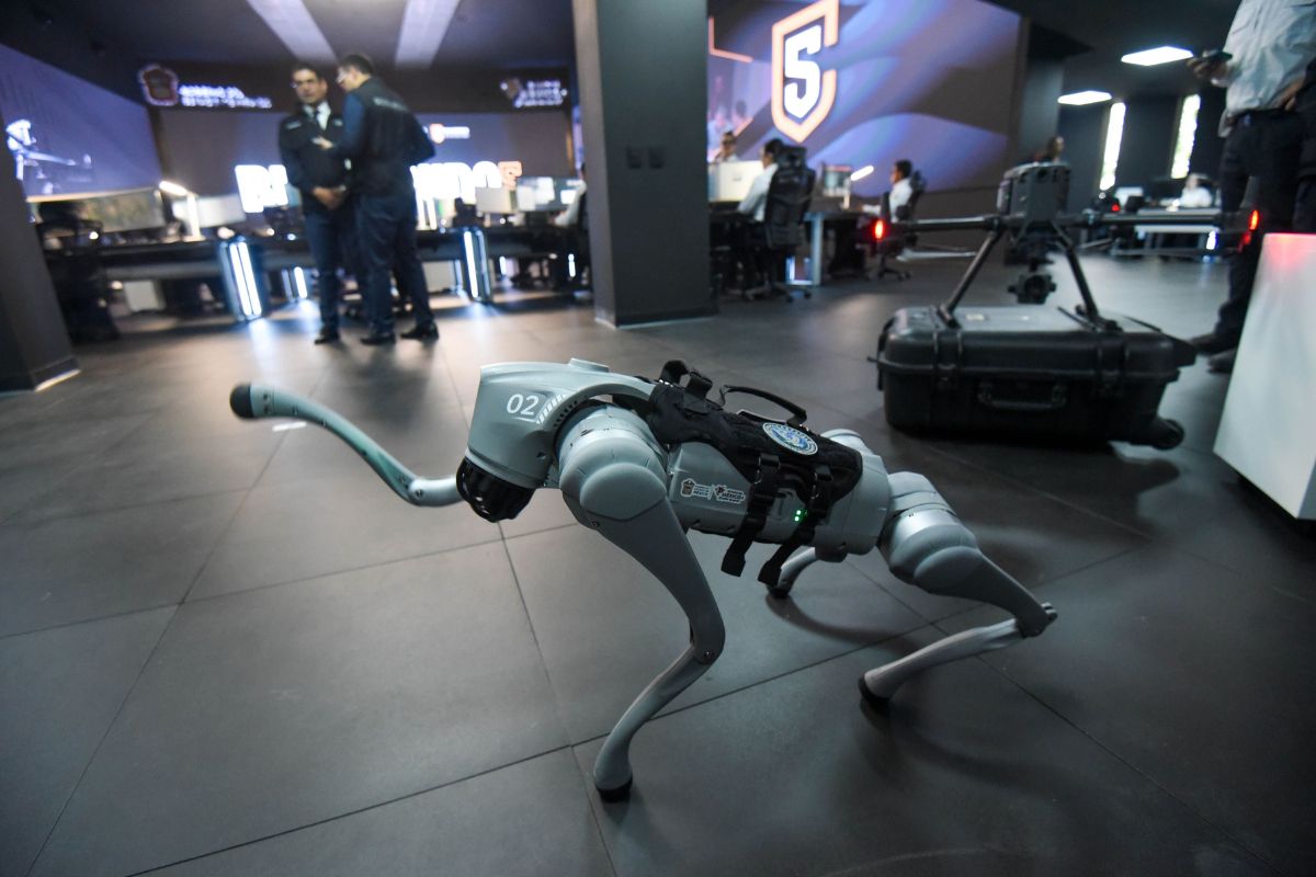 K5, el perro robot diseñado para vigilancia y supervisión de áreas estratégicas. Foto: Cuartoscuro