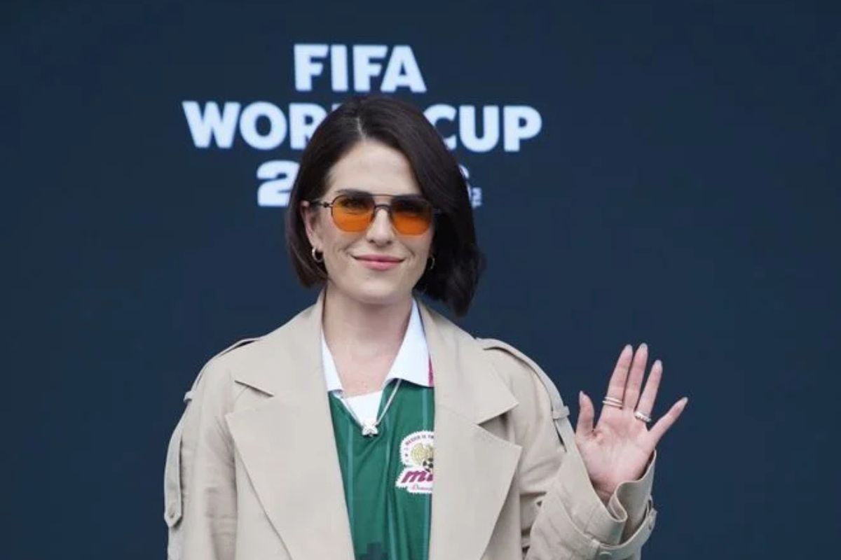 Karla Souza se sumó a la lista de invitados especiales presentes en el Azteca. Foto: Especial