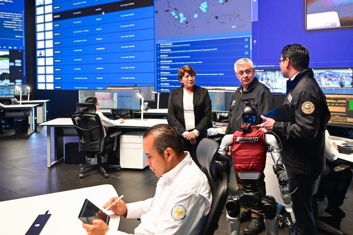 La Gobernadora Delfina Gómez durante la entrega de la modernización del C5 en Toluca. Foto: Especial