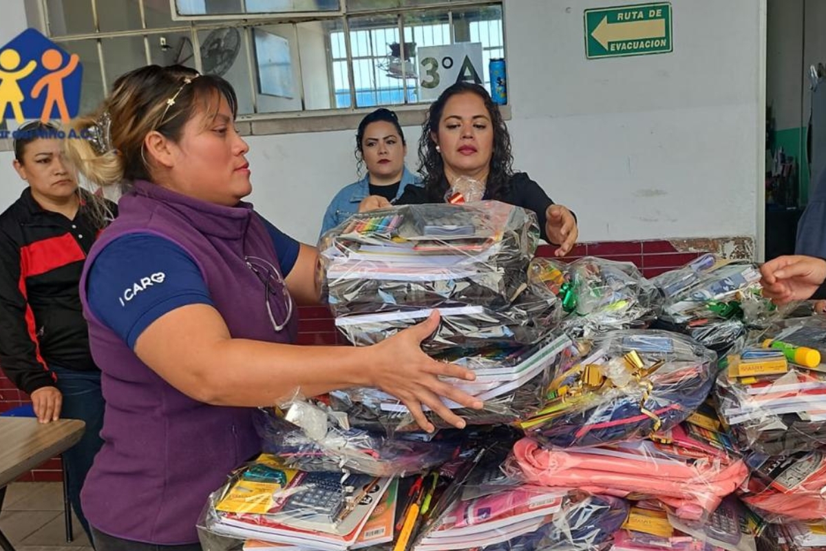 Mochilas y útiles escolares fueron entregados a adolescentes del Hogar del Niño en San Luis Potosí, como parte de las acciones sociales impulsadas por Fundación Ciudad Maderas / Foto: Especial