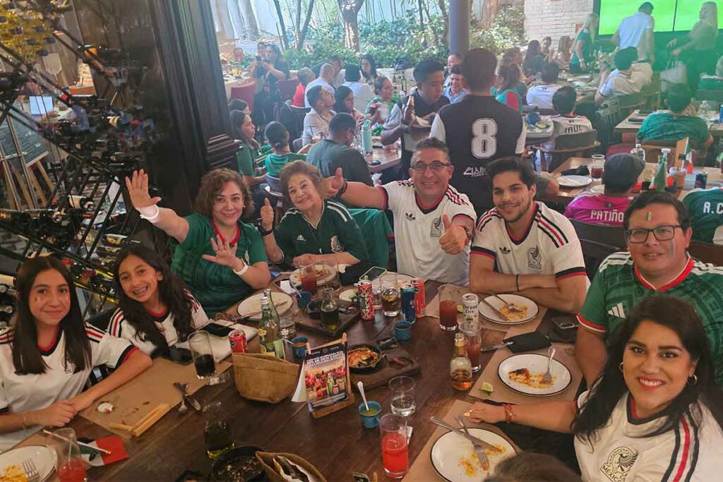 Ambiente mundialista en restaurantes de Querétaro