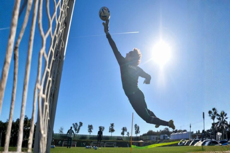 Memo Ochoa es el primer mexicano en participar en seis Mundiales; iguala a Ronaldo y Messi