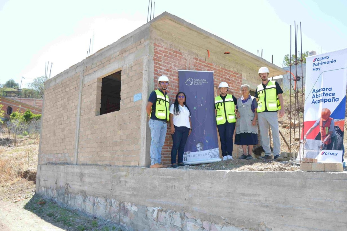 Artesanos de Teotitlán del Valle, Oaxaca, mejoraron sus viviendas y talleres textiles gracias al programa Patrimonio Hoy de Cemex, que combina ahorro, capacitación y autoconstrucción / Foto: Especial 