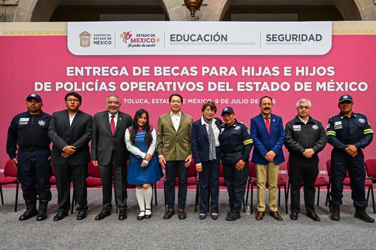 Autoridades estatales y federales destacaron la importancia de apoyar a las familias de los cuerpos de seguridad. Foto: GEM