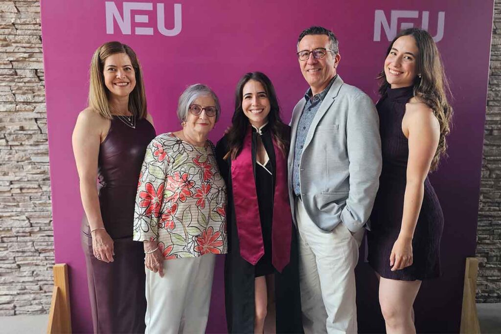 Graduación de la tercera generación de la New Element University