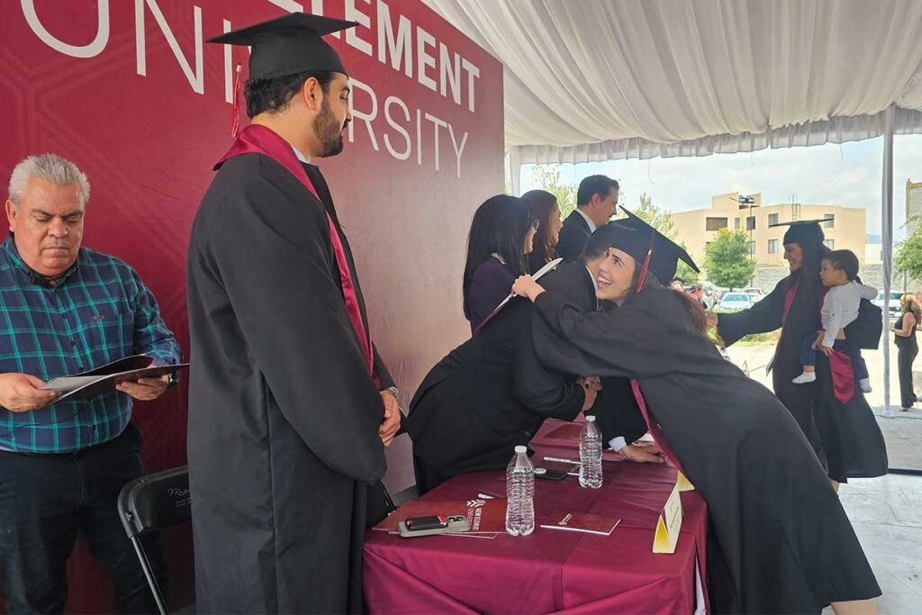 Graduación de la tercera generación de la New Element University