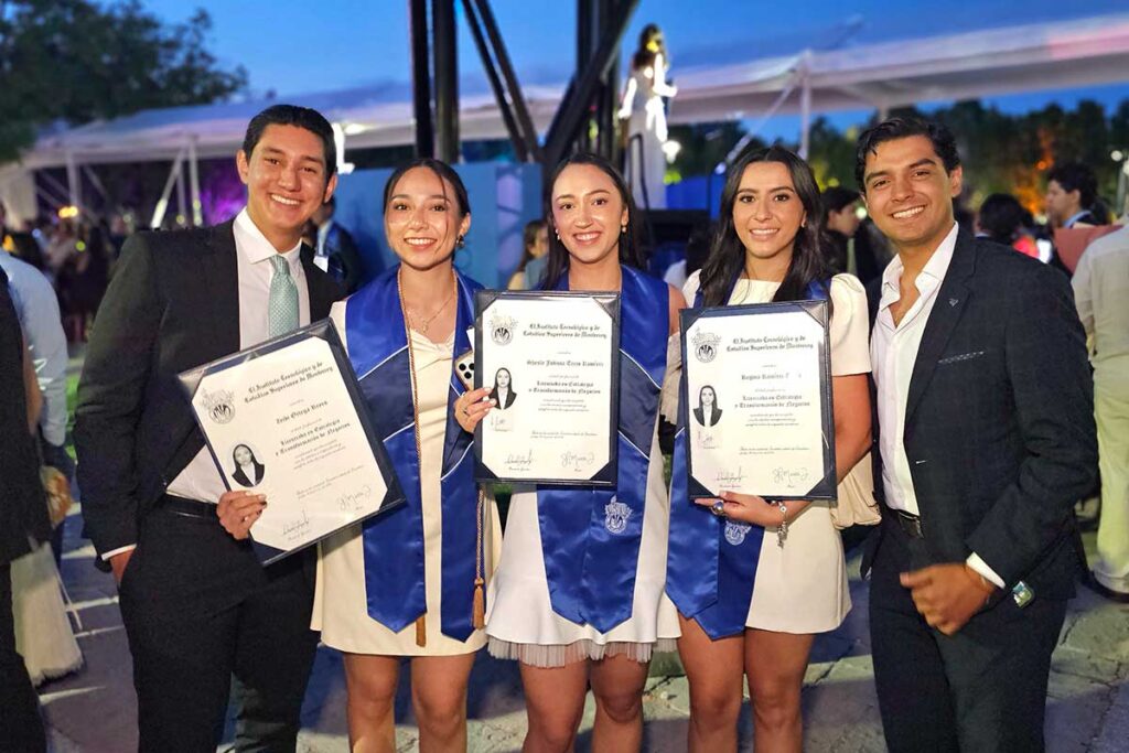 El Tec de Monterrey campus Querétaro celebró la graduación de la generación junio 2026