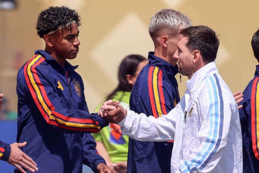 Lamine Yamal y Messi 